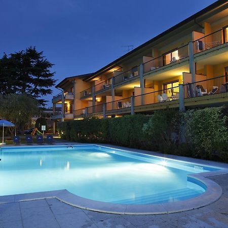 Residence Spiaggia D'Oro デセンツァーノ・デル・ガルダ エクステリア 写真
