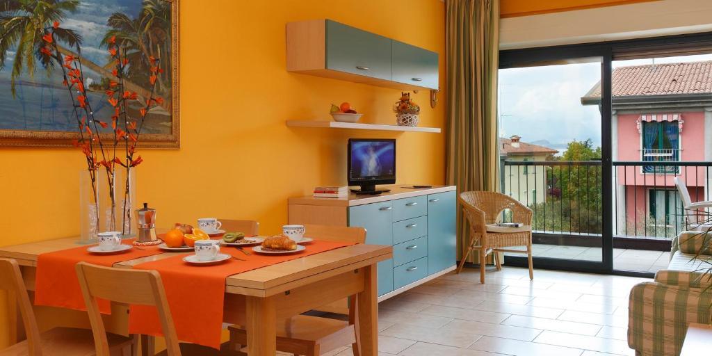 Residence Spiaggia D'Oro デセンツァーノ・デル・ガルダ 部屋 写真