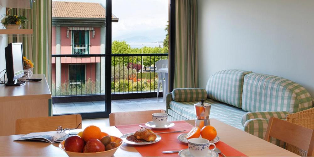 Residence Spiaggia D'Oro デセンツァーノ・デル・ガルダ 部屋 写真