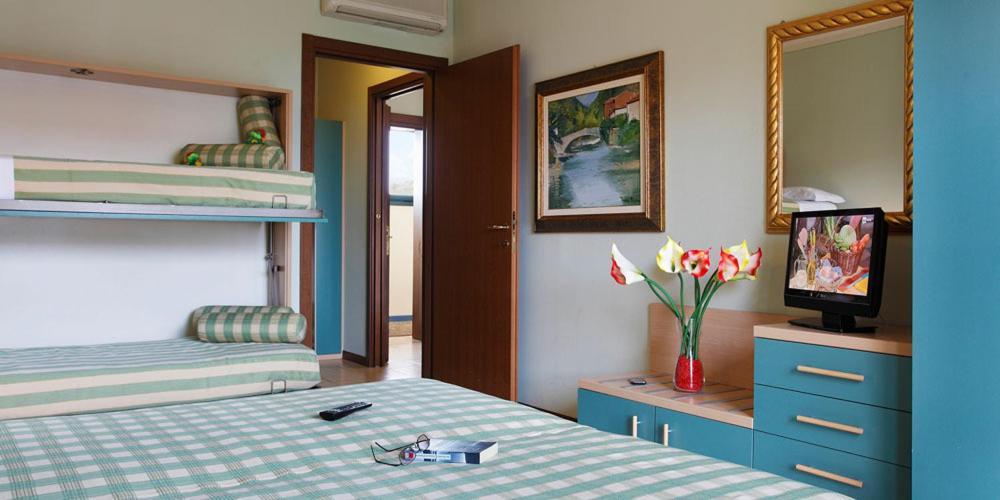 Residence Spiaggia D'Oro デセンツァーノ・デル・ガルダ 部屋 写真