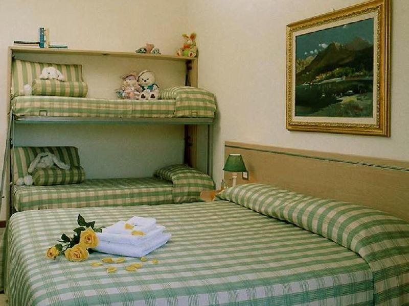 Residence Spiaggia D'Oro デセンツァーノ・デル・ガルダ 部屋 写真
