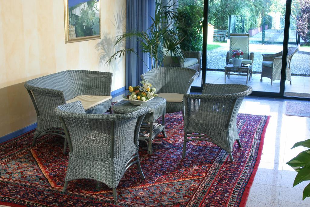 Residence Spiaggia D'Oro デセンツァーノ・デル・ガルダ エクステリア 写真