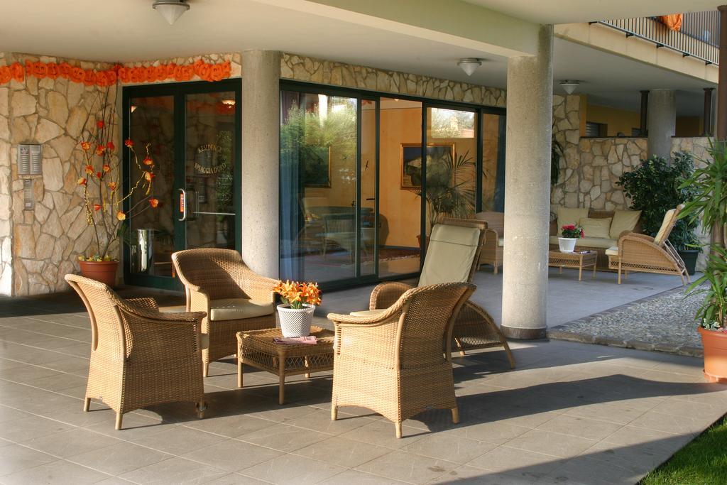 Residence Spiaggia D'Oro デセンツァーノ・デル・ガルダ エクステリア 写真