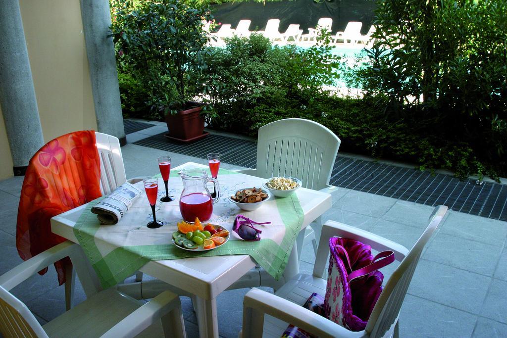 Residence Spiaggia D'Oro デセンツァーノ・デル・ガルダ エクステリア 写真