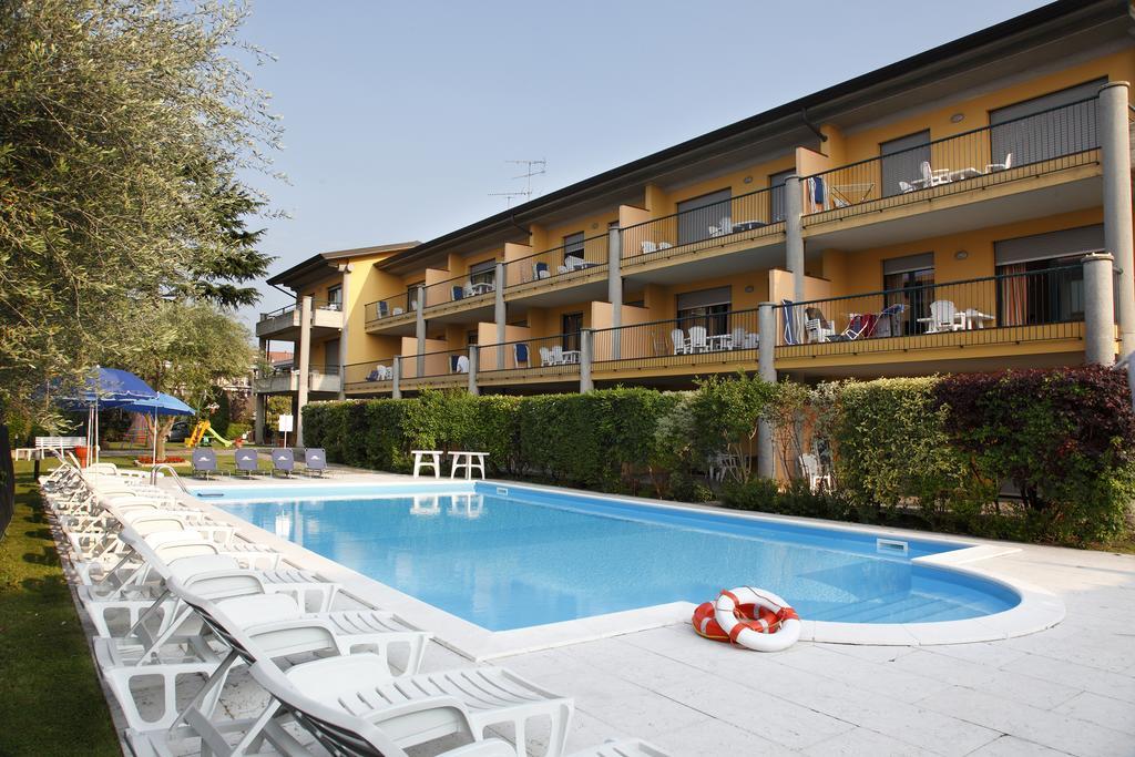 Residence Spiaggia D'Oro デセンツァーノ・デル・ガルダ エクステリア 写真