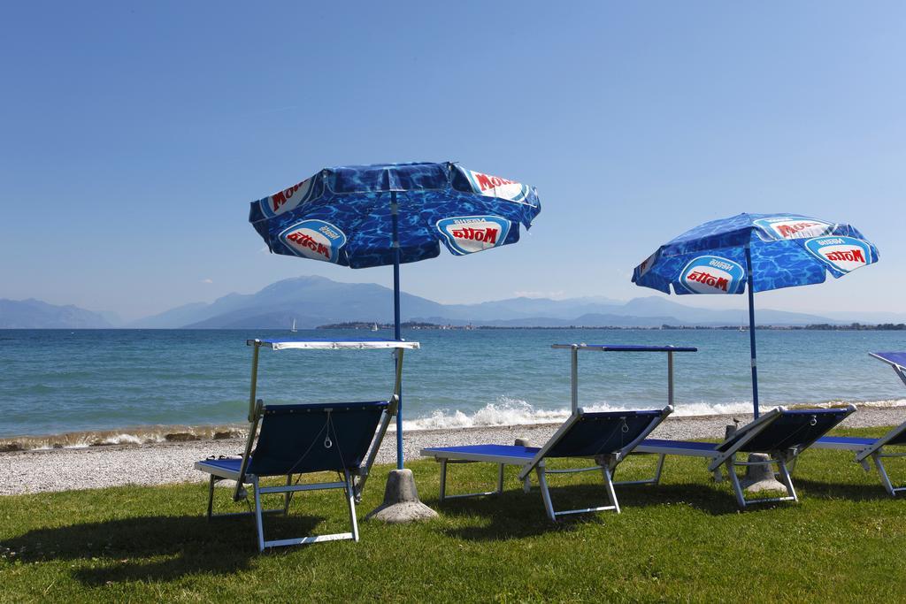 Residence Spiaggia D'Oro デセンツァーノ・デル・ガルダ エクステリア 写真