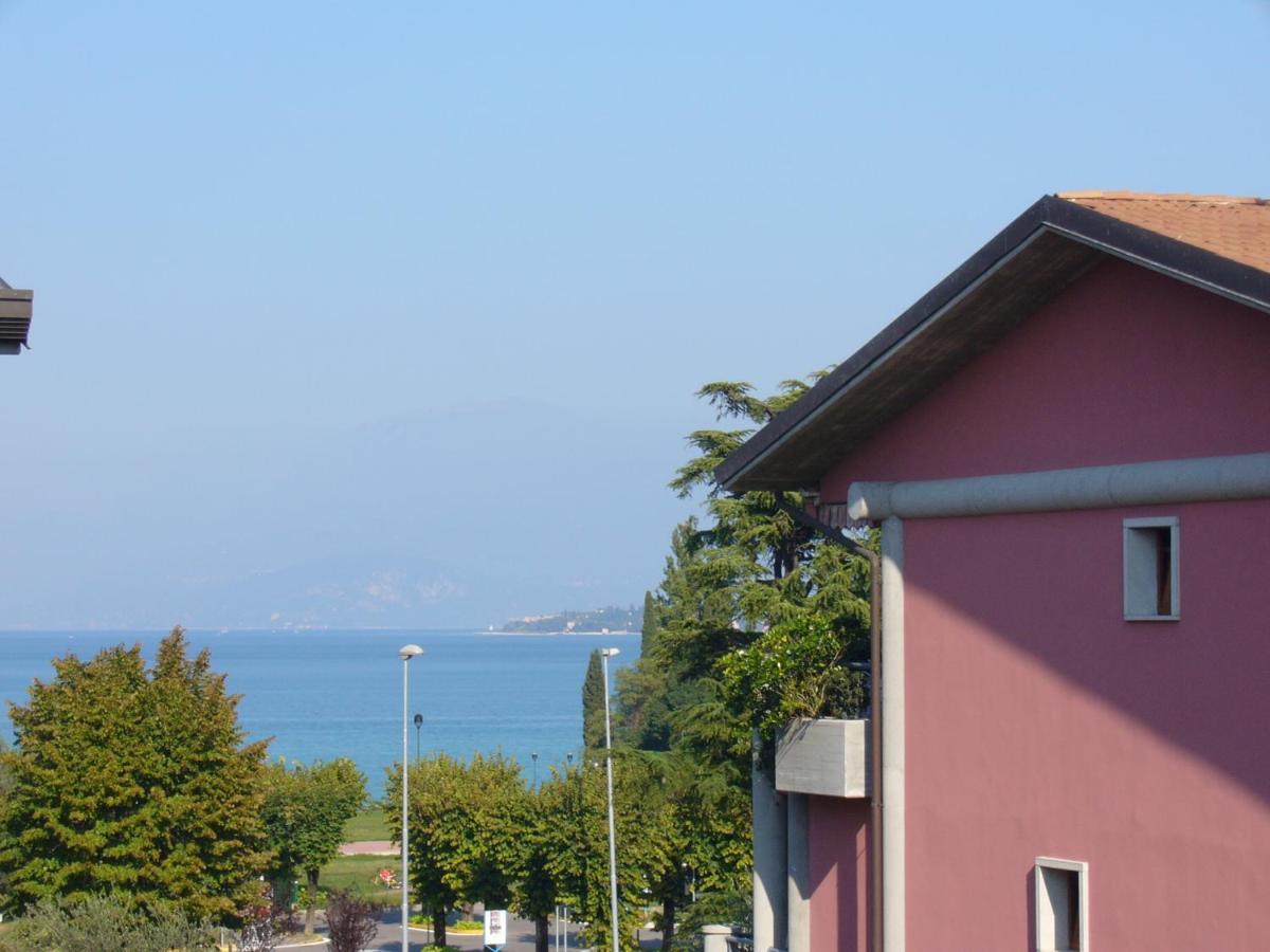 Residence Spiaggia D'Oro デセンツァーノ・デル・ガルダ エクステリア 写真